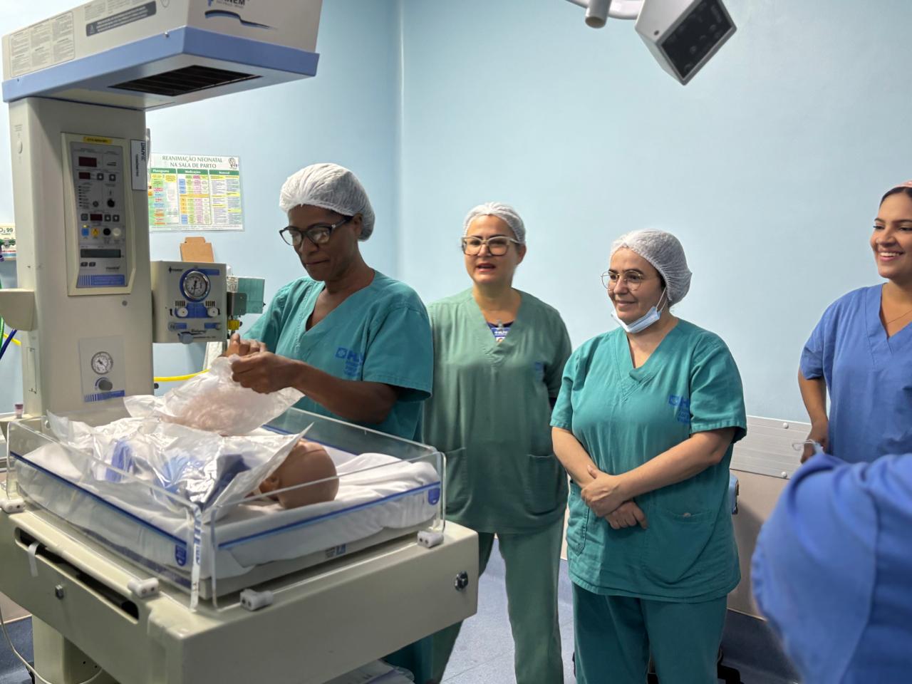 UTI Neonatal realiza curso de cuidados ao RN